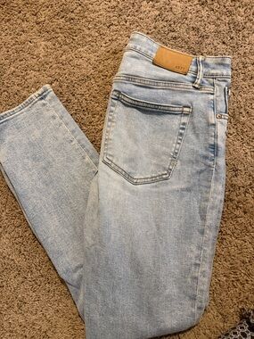 AE77 Light Wash High-Rise Jeans